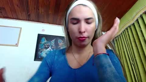 Snapshot of niki_1998 chatting on 01-08-25, 03:08 Natalia online show from 01-08-25, 03:08