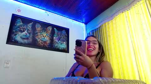 Snapshot of niki_1998 chatting on 01-21-25, 07:50 Natalia online show from 01-21-25, 07:50