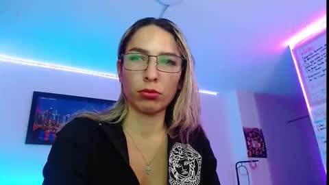 Snapshot of niki_1998 chatting on 09-14-25, 11:48 Natalia online show from 09-14-25, 11:48