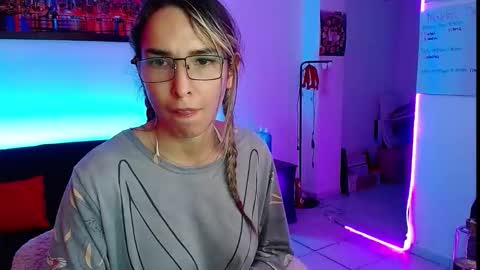 Snapshot of niki_1998 chatting on 09-24-25, 05:49 Natalia online show from 09-24-25, 05:49