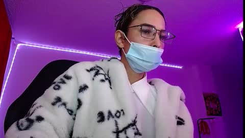 Snapshot of niki_1998 chatting on 10-11-25, 01:49 Natalia online show from 10-11-25, 01:49