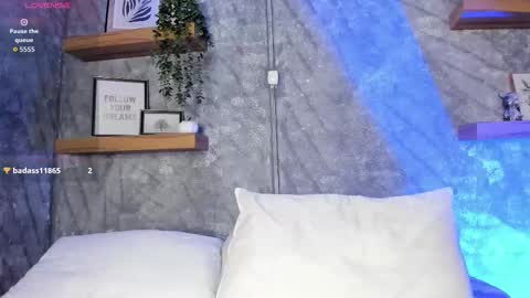    online show from 12-18-25, 07:09