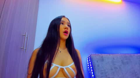 Snapshot of nikii_white chatting on 01-12-26, 01:44 nikii_white online show from 01-12-26, 01:44