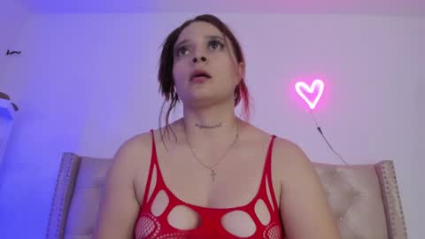 Snapshot of nikiibrooks chatting on 02-15-25, 04:36 Niikii online show from 02-15-25, 04:36