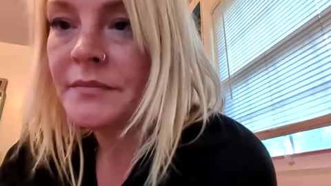 Snapshot of nikki32313 chatting on 05-01-26, 10:42 nikki32313 online show from 05-01-26, 10:42