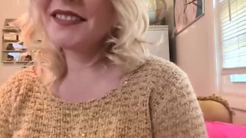 Snapshot of nikki32313 chatting on 05-10-26, 10:15 nikki32313 online show from 05-10-26, 10:15