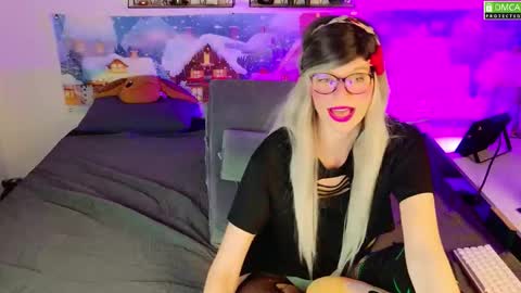 Snapshot of nikki_goldberg chatting on 01-13-26, 09:20 Kitty Chatte online show from 01-13-26, 09:20