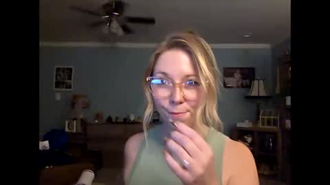 nikkib653466 online show from 03-31-26, 11:27