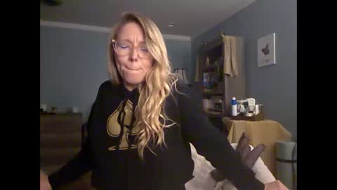 nikkib653466 online show from 05-22-26, 10:26