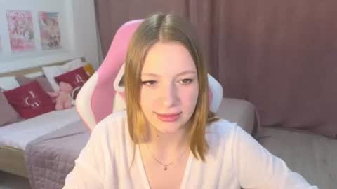 Snapshot of nikkibenz03 chatting on 07-19-26, 11:03 Beatrice online show from 07-19-26, 11:03