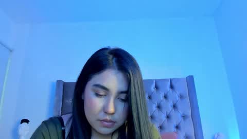 nikkibotero online show from 11-18-25, 06:34