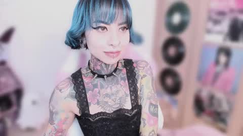 Snapshot of nikkiramone chatting on 02-10-26, 10:30 Nikki Ramone online show from 02-10-26, 10:30