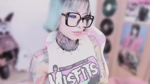 Snapshot of nikkiramone chatting on 02-24-26, 11:30 Nikki Ramone online show from 02-24-26, 11:30