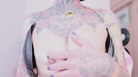 Snapshot of nikkiramone chatting on 03-04-26, 10:38 Nikki Ramone online show from 03-04-26, 10:38