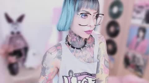 Snapshot of nikkiramone chatting on 03-10-26, 10:20 Nikki Ramone online show from 03-10-26, 10:20