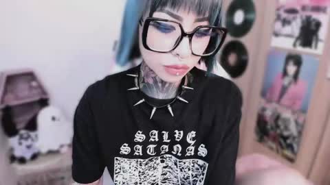 Nikki Ramone   online show from 04-24-26, 11:01