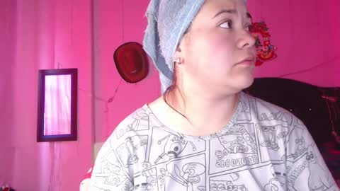 Snapshot of nikkirous_ chatting on 01-12-26, 02:44 Nikkirous online show from 01-12-26, 02:44