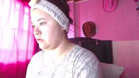 Snapshot of nikkirous_ chatting on 02-17-26, 01:29 Nikkirous online show from 02-17-26, 01:29