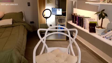 Snapshot of nikol_je chatting on 12-13-25, 11:54 Nicole cam online show from 12-13-25, 11:54