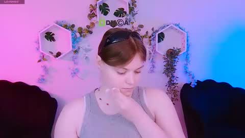 Snapshot of nikol_kitt chatting on 06-12-26, 07:02 Little Niko Help me reach my goals online show from 06-12-26, 07:02