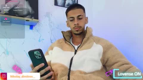 Snapshot of nikolay_dimitrov chatting on 11-22-25, 06:56 online show from 11-22-25, 06:56