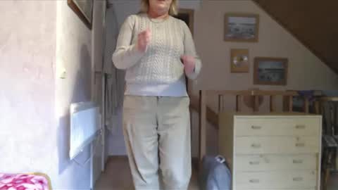 Nikole1 online show from 10-31-25, 01:01