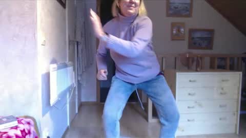 Nikole1 online show from 11-21-25, 11:20