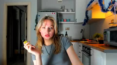 Veronica online show from 12-23-24, 06:37