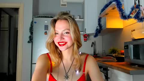 Snapshot of niky_jess chatting on 12-24-24, 10:39 Veronica online show from 12-24-24, 10:39