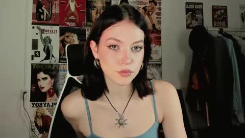 Veronica online show from 11-10-25, 01:10