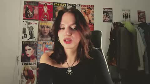 Snapshot of niky_jess chatting on 03-01-26, 06:54 Veronica online show from 03-01-26, 06:54