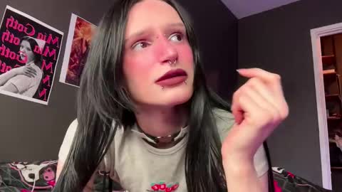 Snapshot of niky_long chatting on 04-16-26, 01:45 Niky online show from 04-16-26, 01:45