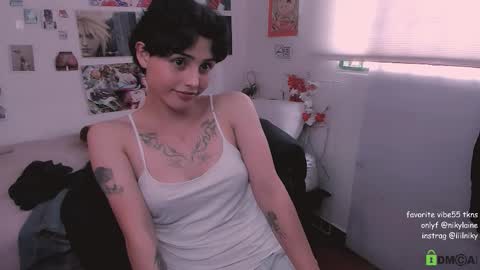 Snapshot of nikylaine chatting on 11-24-25, 07:46 Nikylaine online show from 11-24-25, 07:46