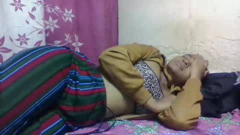 nilah online show from 10-31-25, 07:04