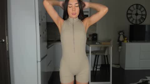 Bella online show from 11-26-25, 09:43