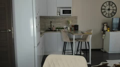 Bella online show from 04-19-26, 12:59