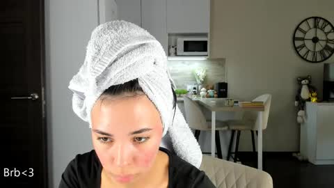 Snapshot of nilliluv chatting on 04-27-26, 02:37 Bella online show from 04-27-26, 02:37