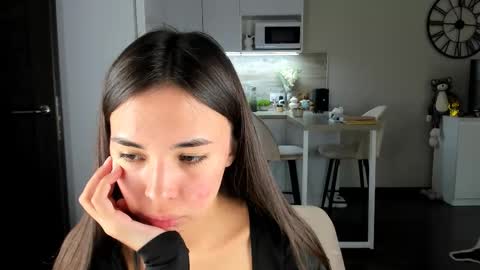 Snapshot of nilliluv chatting on 04-28-26, 01:05 Bella online show from 04-28-26, 01:05