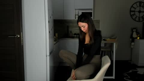 Snapshot of nilliluv chatting on 04-29-26, 05:30 Bella online show from 04-29-26, 05:30