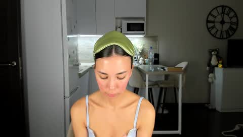 Snapshot of nilliluv chatting on 04-30-26, 08:57 Bella online show from 04-30-26, 08:57