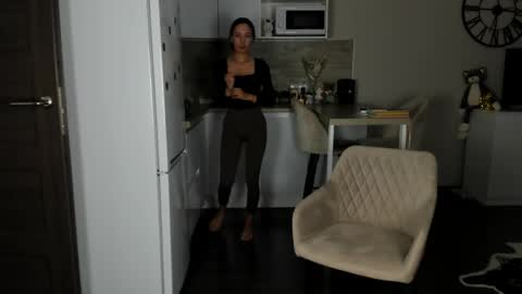 Snapshot of nilliluv chatting on 05-11-26, 06:27 Bella online show from 05-11-26, 06:27