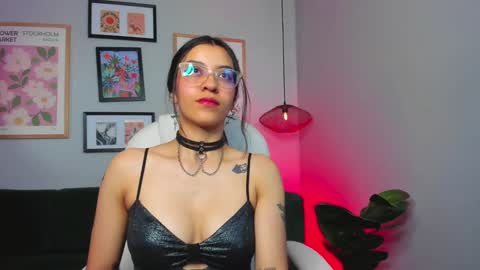 Snapshot of nina__dixon chatting on 02-15-25, 10:10 Nina online show from 02-15-25, 10:10