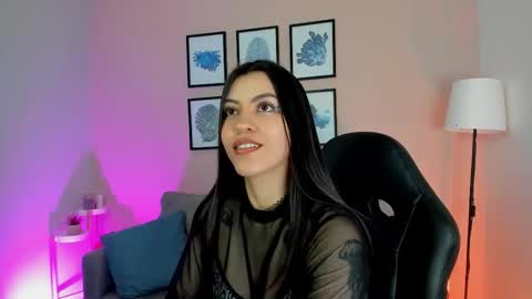 Snapshot of nina__dixon chatting on 11-28-25, 09:28 Nina online show from 11-28-25, 09:28