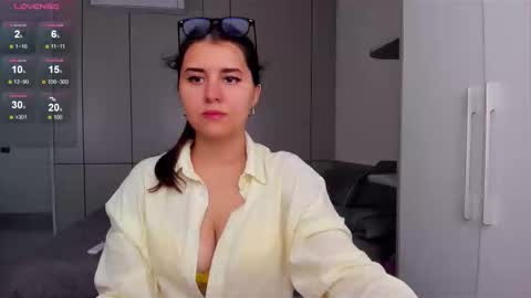 Snapshot of nina__si chatting on 03-17-26, 03:11 Nina online show from 03-17-26, 03:11