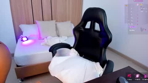 N I N A online show from 03-26-26, 02:39