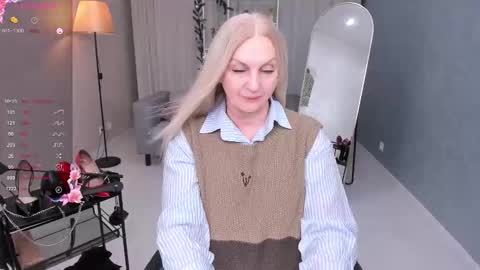 Nina online show from 12-14-25, 11:04