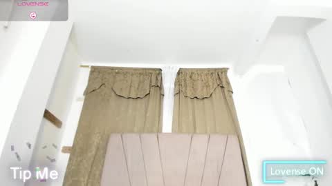 nina_keller_ online show from 11-28-25, 11:18