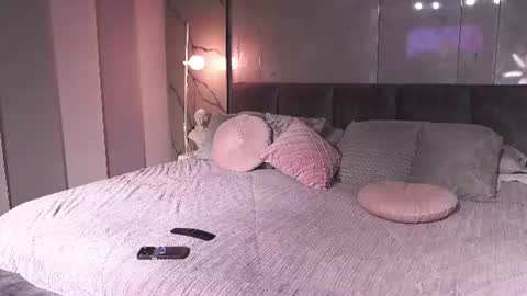 Snapshot of nina_mon chatting on 06-25-26, 04:56 Angie online show from 06-25-26, 04:56