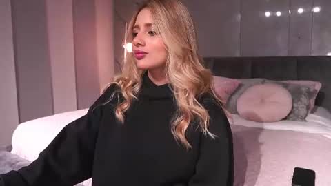 Snapshot of nina_mon chatting on 07-02-26, 04:40 Angie online show from 07-02-26, 04:40