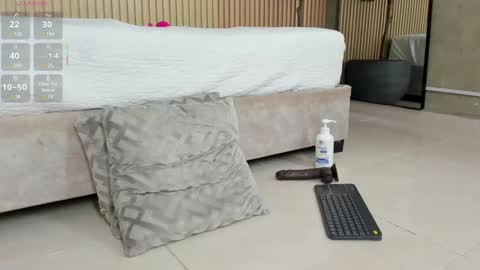 NINA online show from 02-18-25, 03:32